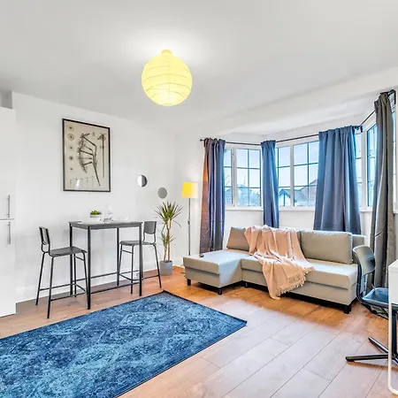 London Family Base - Family-Friendly, Parking, 10 Min Tube, Wembley